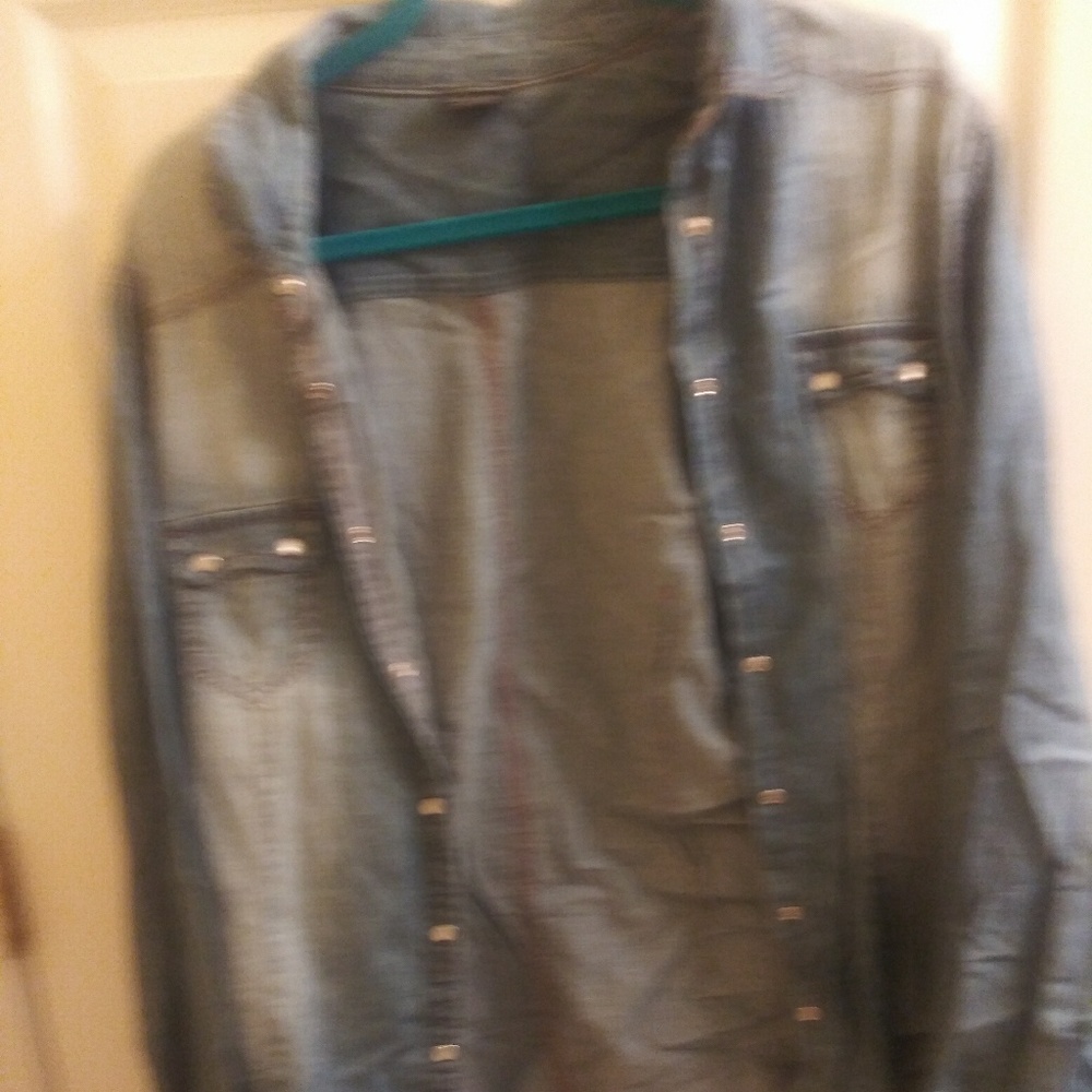 SOLD 🚫🚫🚫🚫Blue jean shirt